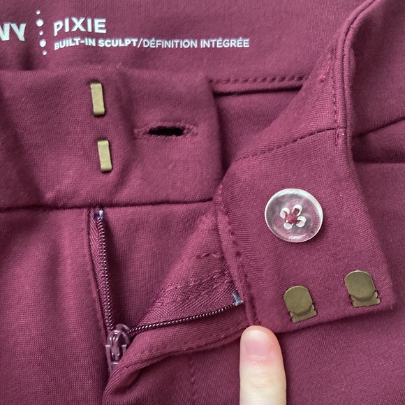 Old Navy pixie skinny ankle pant. Size 6 - Picture 4 of 9